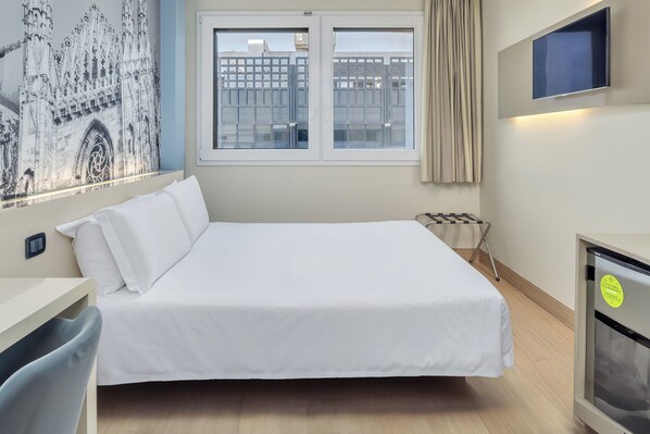 Superior-dobbeltværelse - ikke-ryger | Pengeskab på værelset, skrivebord, gratis Wi-Fi, sengetøj