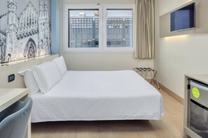 In-room safe, desk, free WiFi, bed sheets - B&B Hotel Milano Cenisio Garibaldi (Milan)
