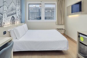 In-room safe, desk, free WiFi, bed sheets