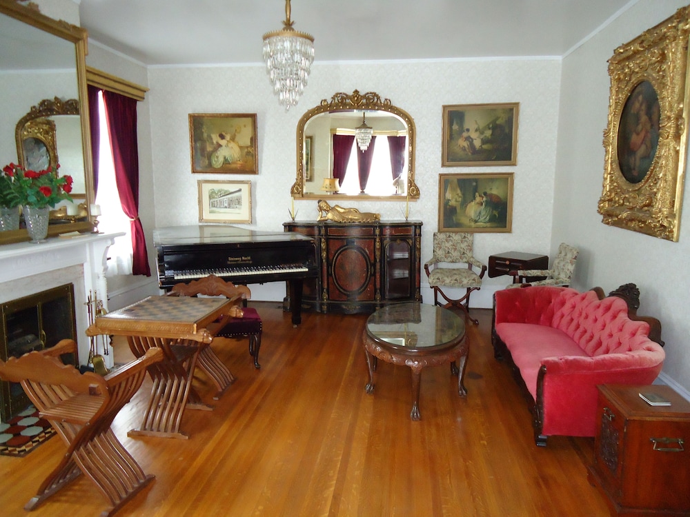 Governor's Mansion Inn by null