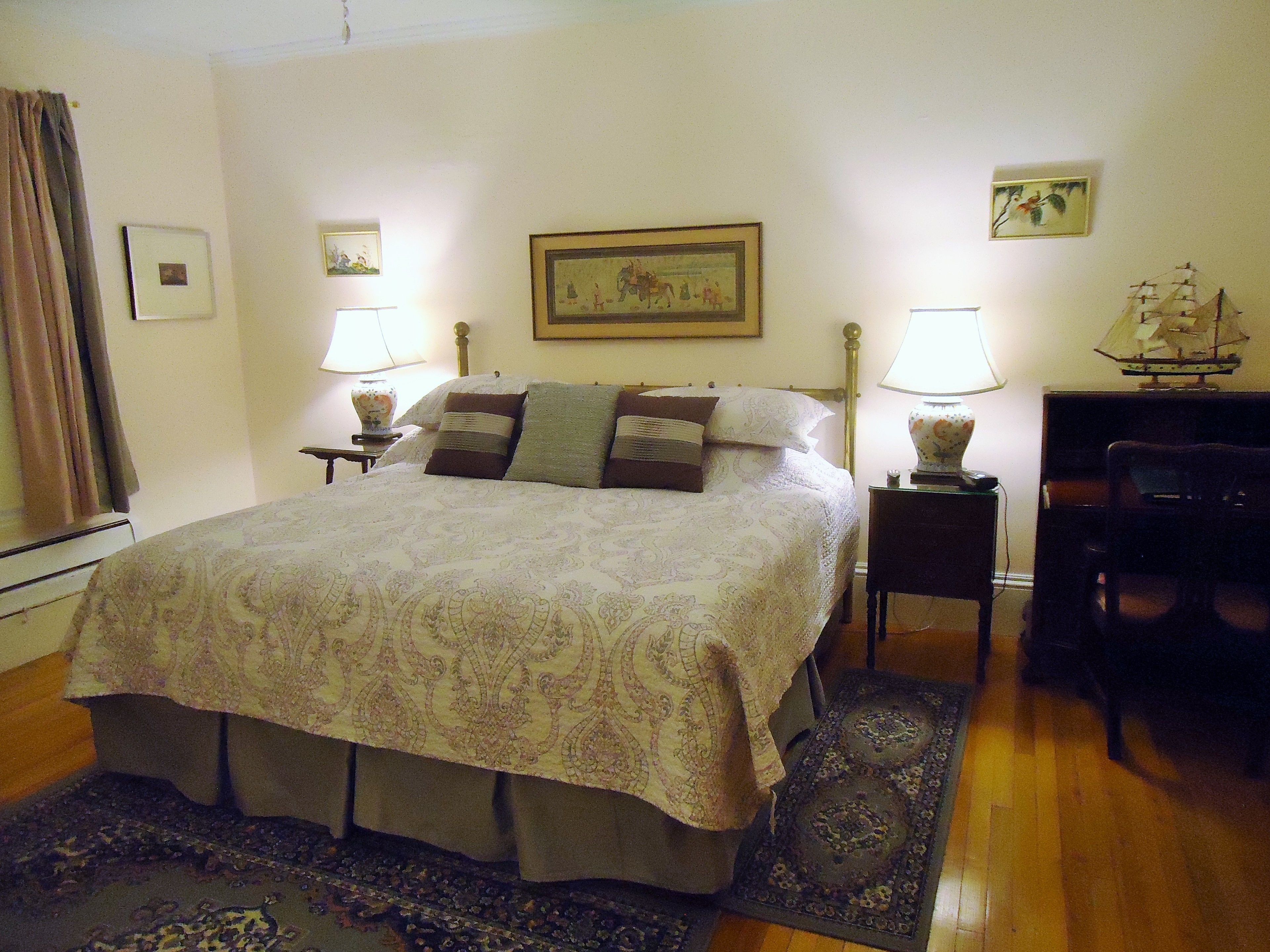 룸, 강 전망 (XXXXX) | 각각 다른 스타일의 인테리어, 각각 다르게 가구 비치, 책상, 노트북 작업 공간