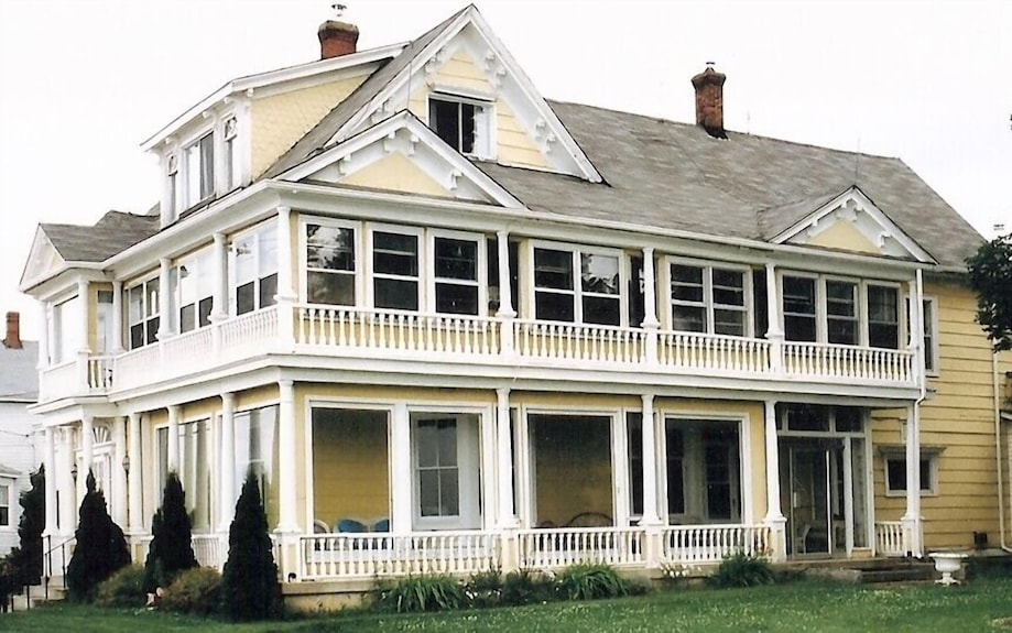 Governor's Mansion Inn / #CanadaDo / Best Places to Stay in Miramichi