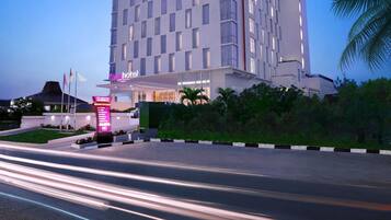 Vista frontal de la propiedad