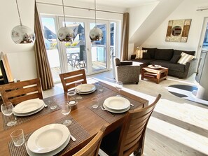 Leilighet – deluxe, 2 soverom (Kamin & Sauna) | Spiseområde på rommet