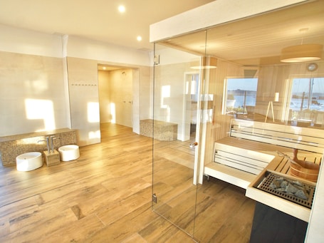 Sauna, steam room, 3 treatment rooms. Moenchgut Living & Spa