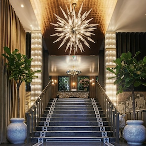 Reception - The One Alma Paris (Paris)