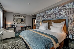 Seprai premium, minibar, brankas, dan didekorasi berbeda-beda