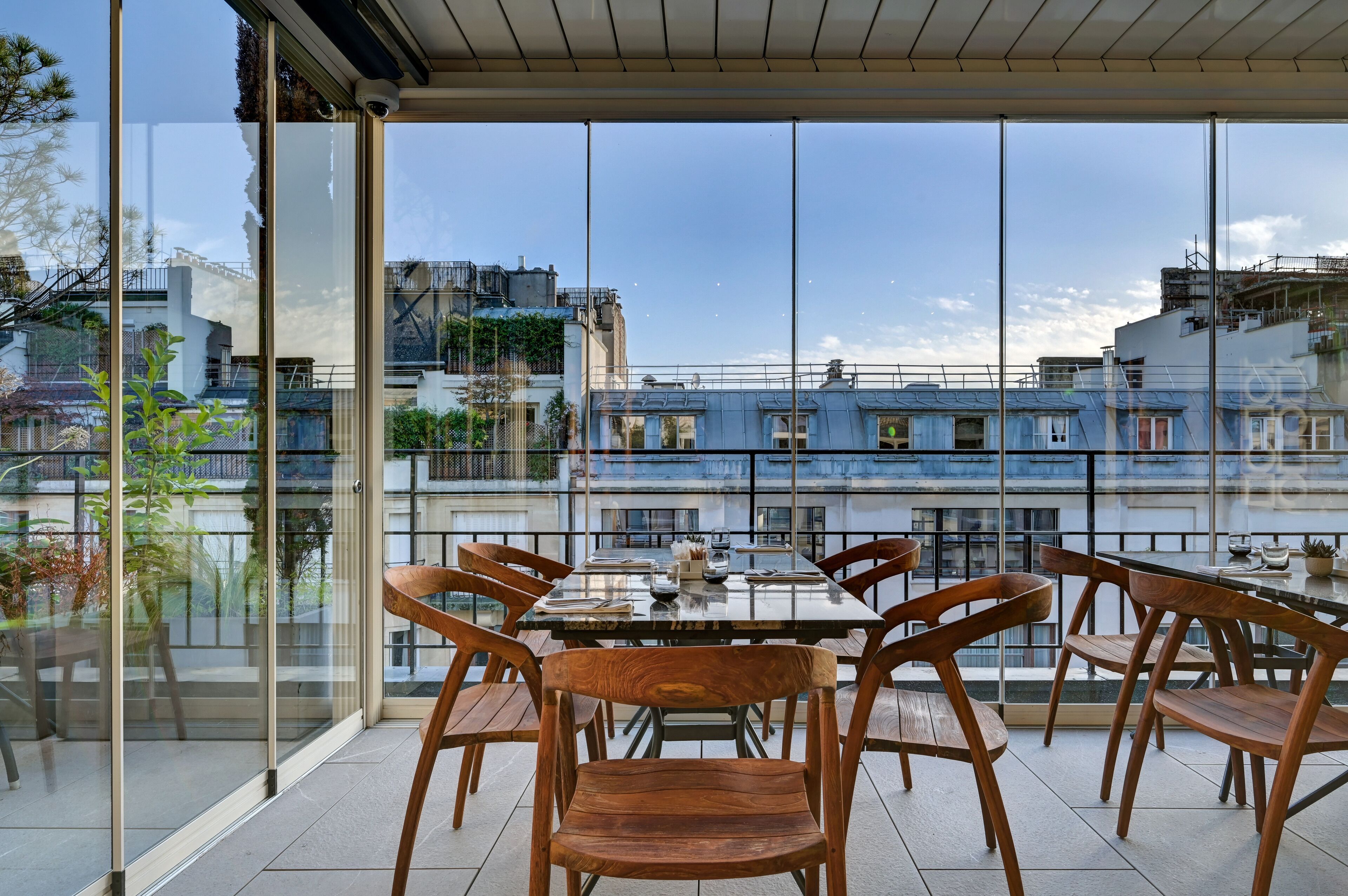 daily buffet breakfast (eur 32 per person)