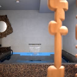 Sauna, hot tub, steam room, body treatments, deep-tissue massages