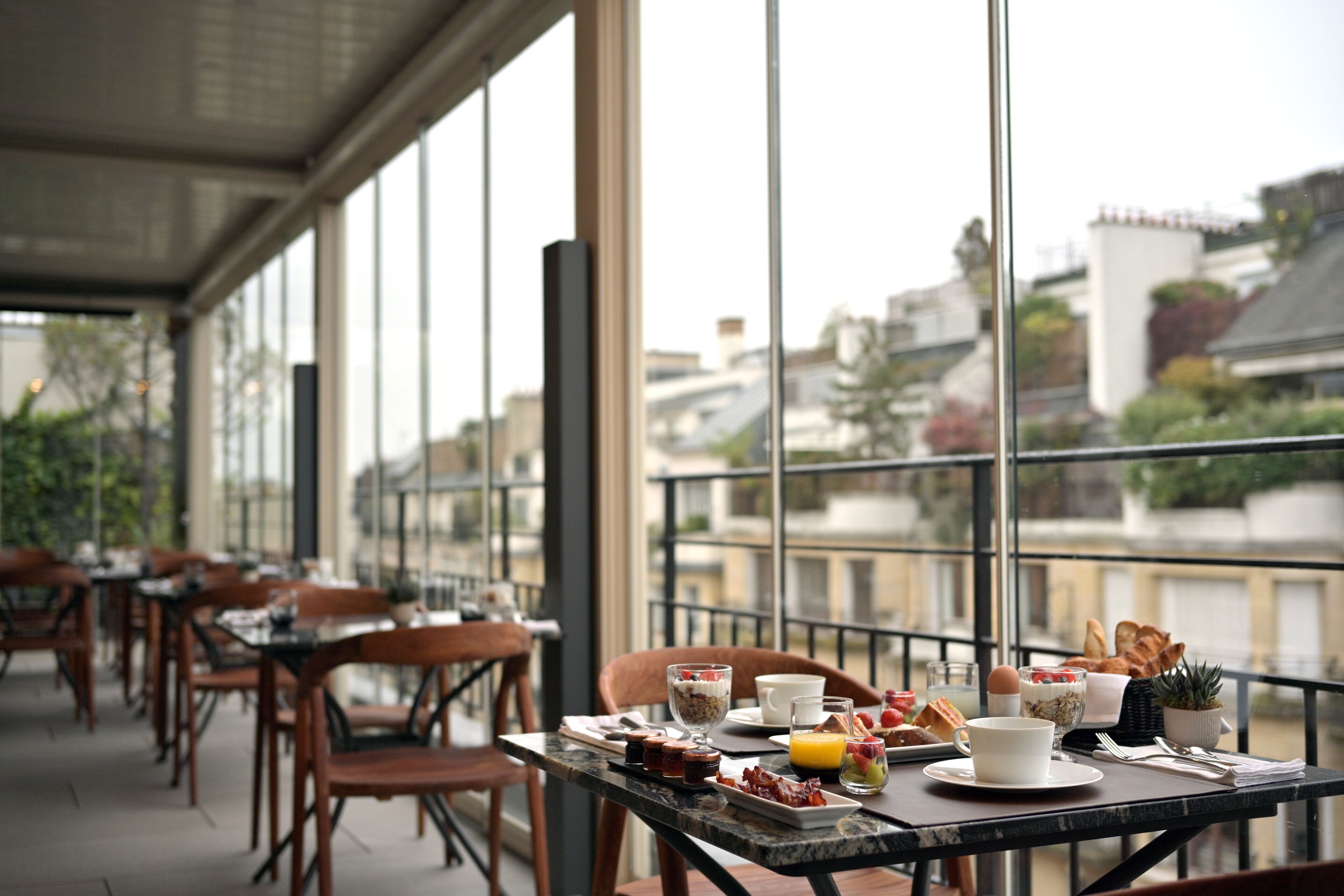 daily buffet breakfast (eur 32 per person)