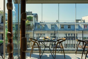Daily buffet breakfast for a fee - The One Alma Paris (Paris)
