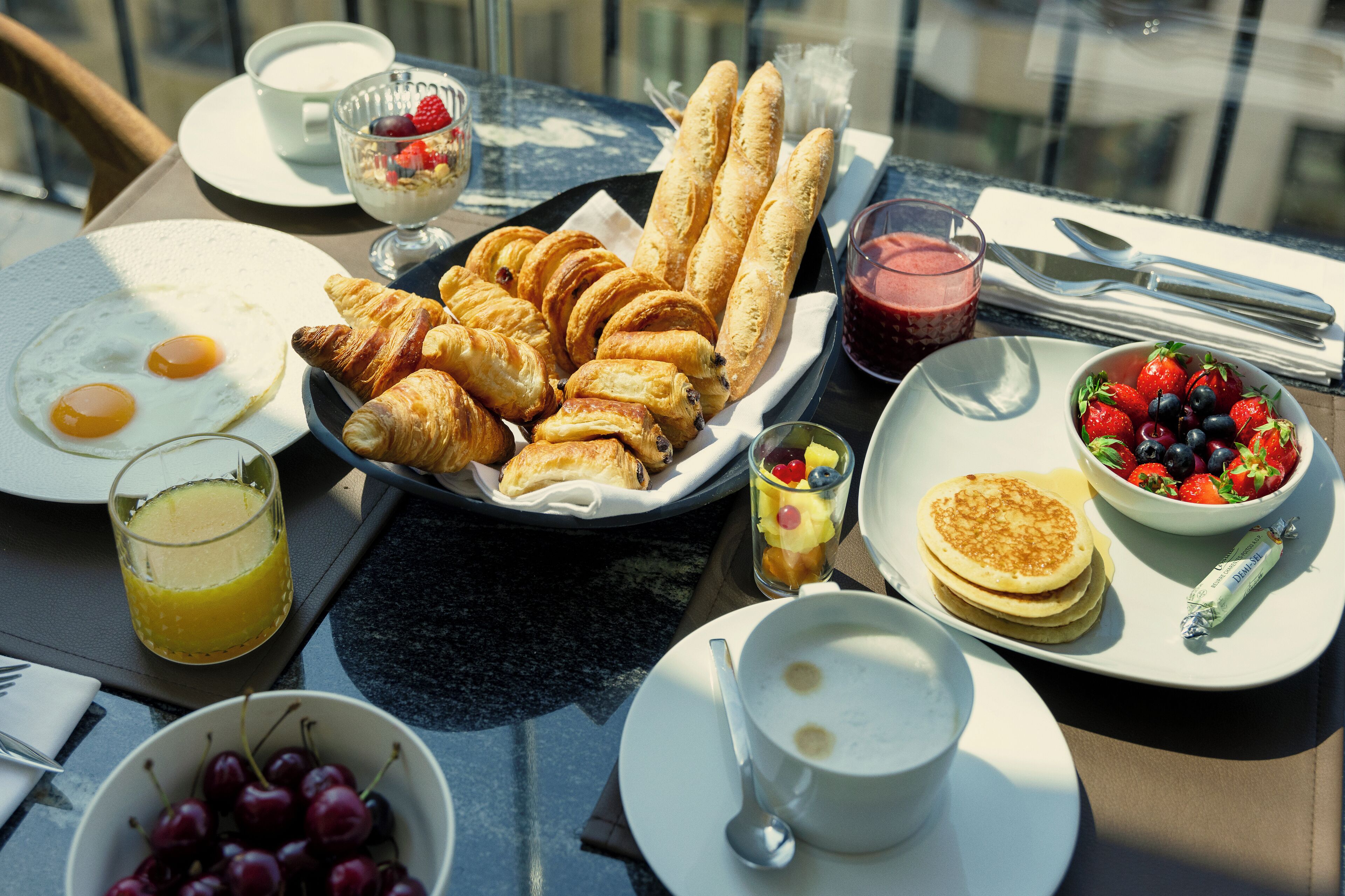 daily buffet breakfast (eur 32 per person)