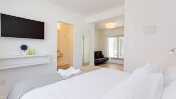 Suite | Free WiFi, bed sheets