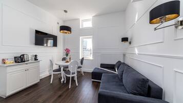 Superior Apartment, 3 Bedrooms, City View | Room amenity