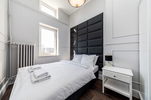 Superior Apartment, 3 Bedrooms, City View | Individually decorated, iron/ironing board, free WiFi, bed sheets - Apartamenty One by Your Freedom (Warsaw)