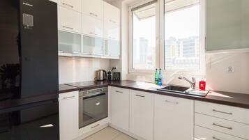 Apartamento, 1 quarto | Cozinha privada | Geladeira, cooktop, lava-louças, máquina de café expresso