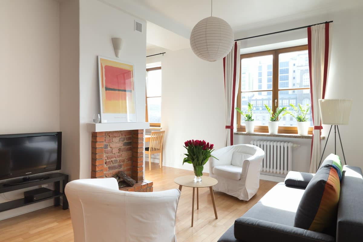 Departamento Deluxe, 1 habitación | Sala de estar | Televisión de pantalla plana