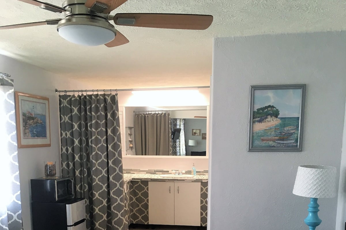 Seaside Room with Harbor Bridge View | 高級寢具、免費無線上網、獨特裝潢、布置獨特