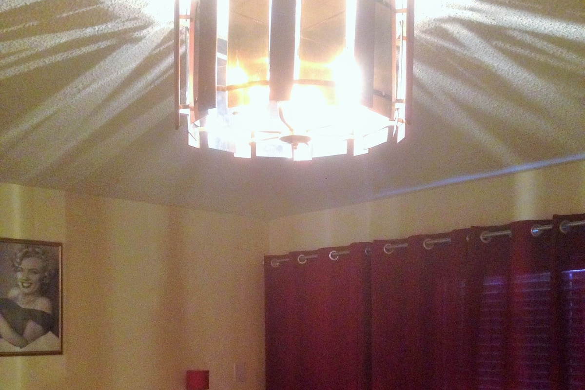 Mid Century Room with  Kitchenette | 高級寢具、免費無線上網、獨特裝潢、布置獨特