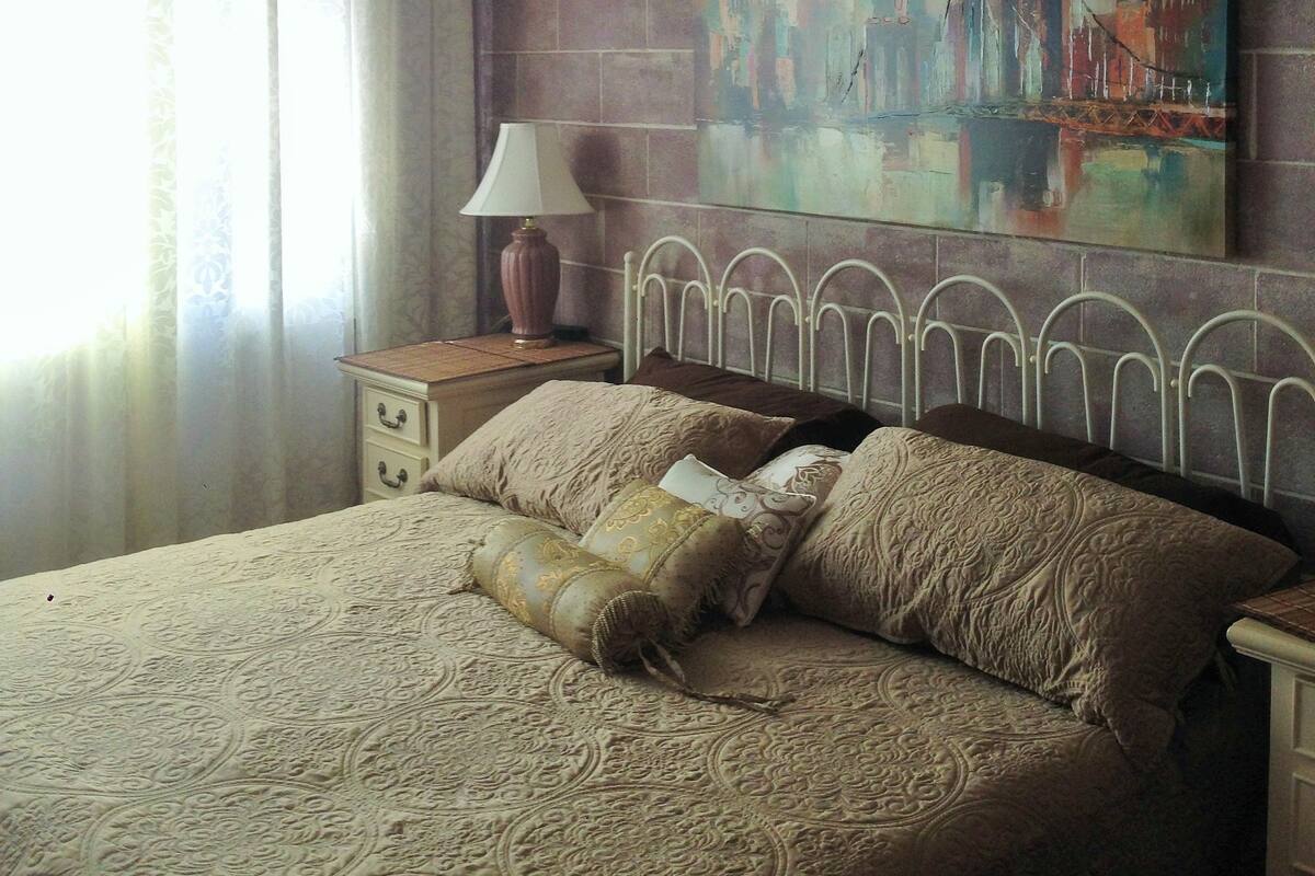 Lilac Room with Harbor Bridge View | 高級寢具、免費無線上網、獨特裝潢、布置獨特