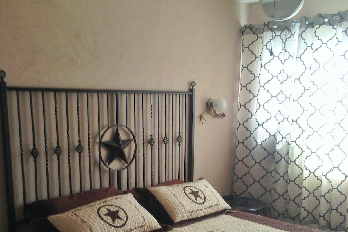 Western Room with Harbor Bridge View | 高級寢具、免費無線上網、獨特裝潢、布置獨特