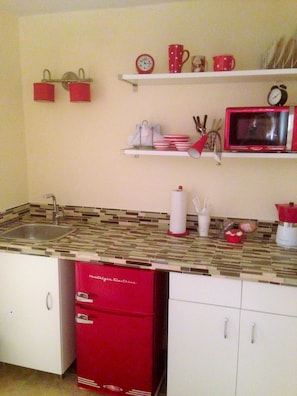 Mid Century Room with  Kitchenette | Private kitchenette | Fridge, microwave, coffee/tea maker