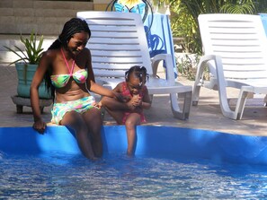 Una piscina techada, 2 piscinas al aire libre