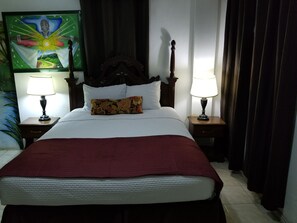 高档床上用品、办公桌、免费 WiFi