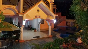 Front of property – evening/night - Hotel Jaclef Plaza (Jacmel)