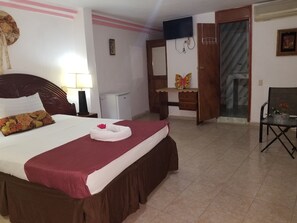 Premium bedding, desk, free WiFi