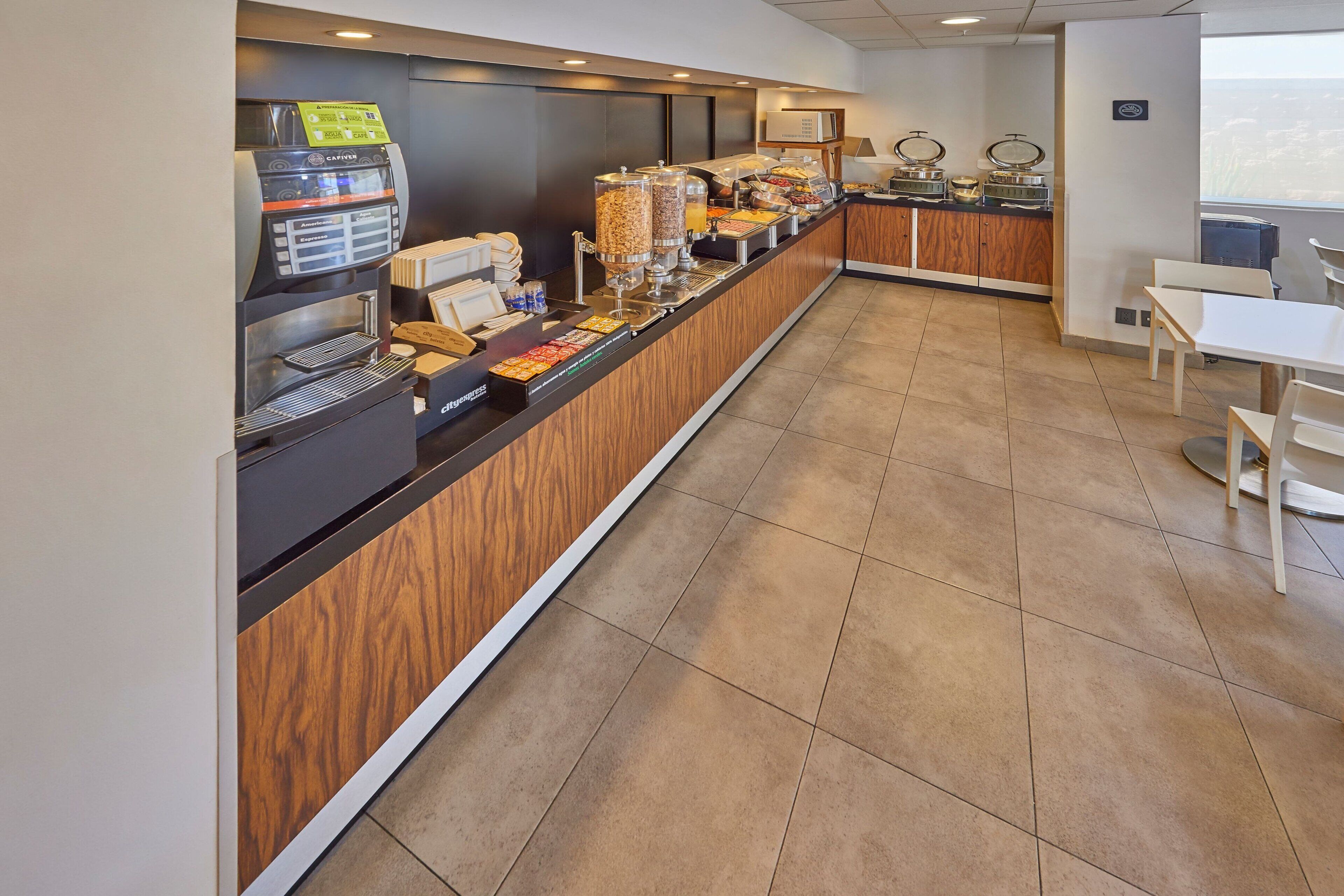 free daily continental breakfast