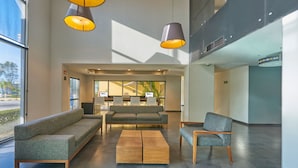 A spacious lobby with a sofa, chairs, and a coffee table. - City Express by Marriott Salamanca (Salamanca)