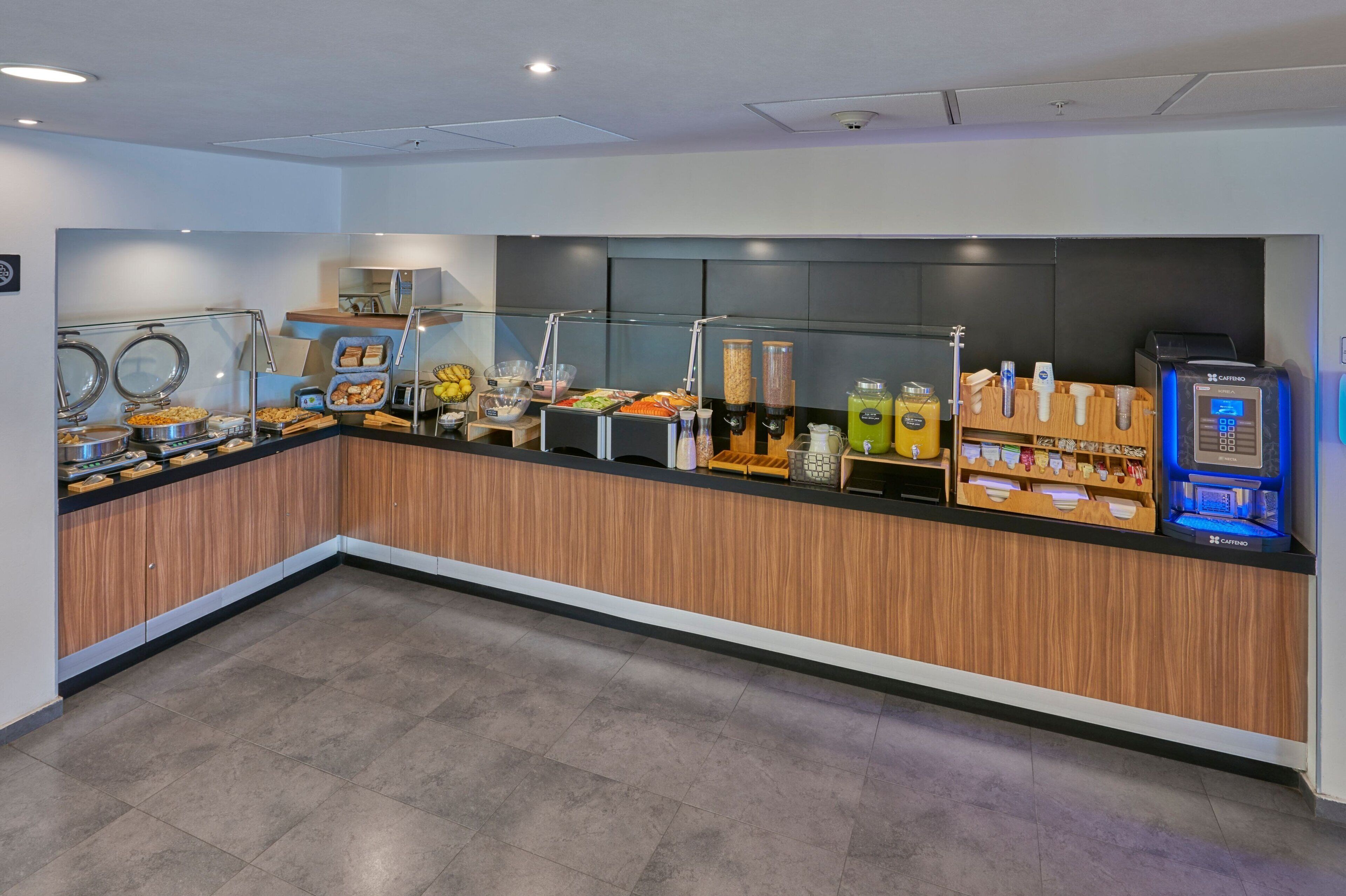 free daily continental breakfast