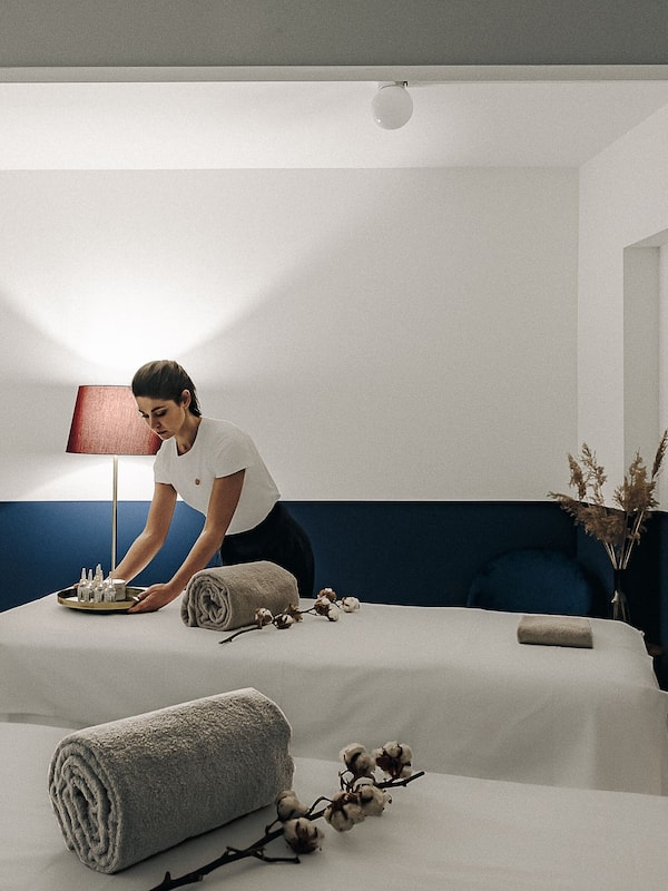 Sauna, hot tub, steam room, body treatments, hot stone massages