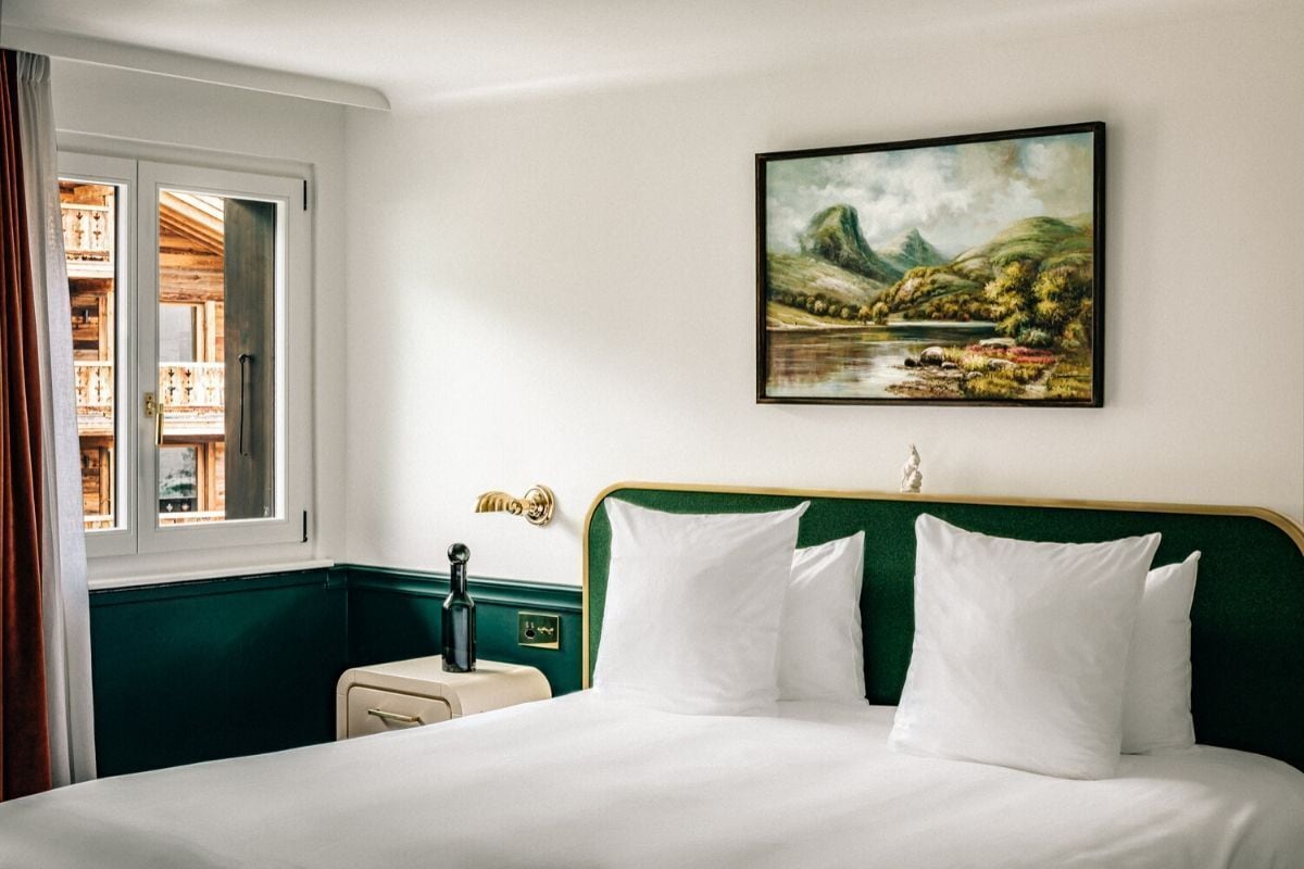 classic room | premium bedding, minibar, in-room safe, desk