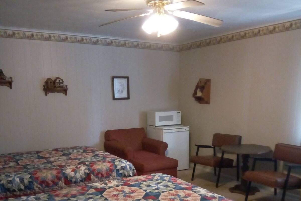 Double Room | WiFi (free), bed sheets