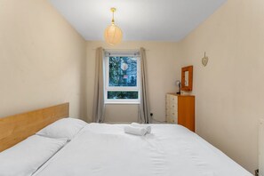 Chambre Double | 1 chambre, fer et planche à repasser, Wi-Fi gratuit, draps fournis