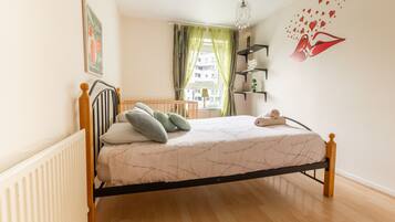 Habitación básica doble | 1 habitación, tabla de planchar con plancha, wifi gratis y ropa de cama