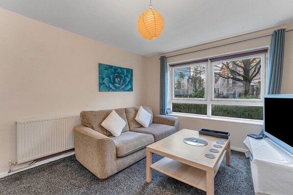 Basic Double Room | Living area