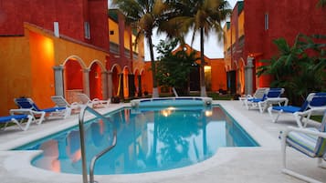 Outdoor pool, sun loungers