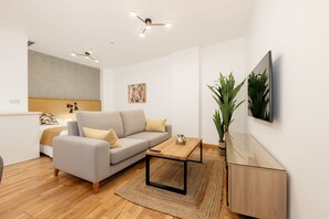 50-inch flat-screen TV with satellite channels, TV - Debambú (Málaga)