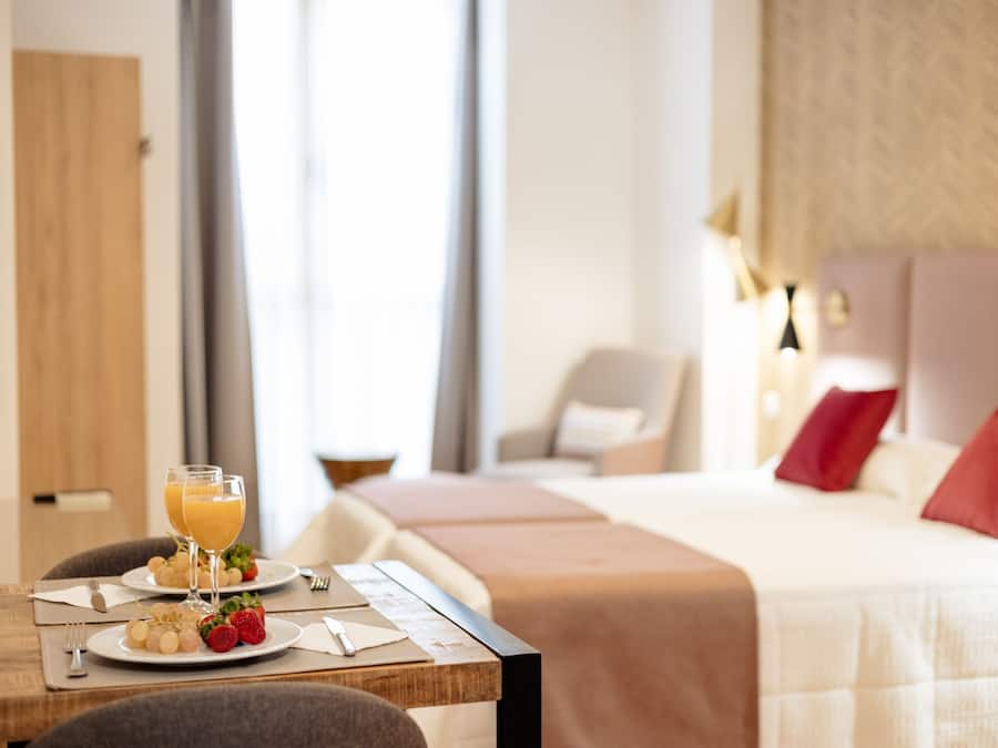 Estúdio | Roupas de cama premium, cortinas blackout, quartos à prova de som