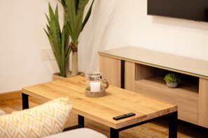 50-吋平面電視、衛星頻道、電視