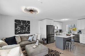 Flatskjerm-TV og bordtennis