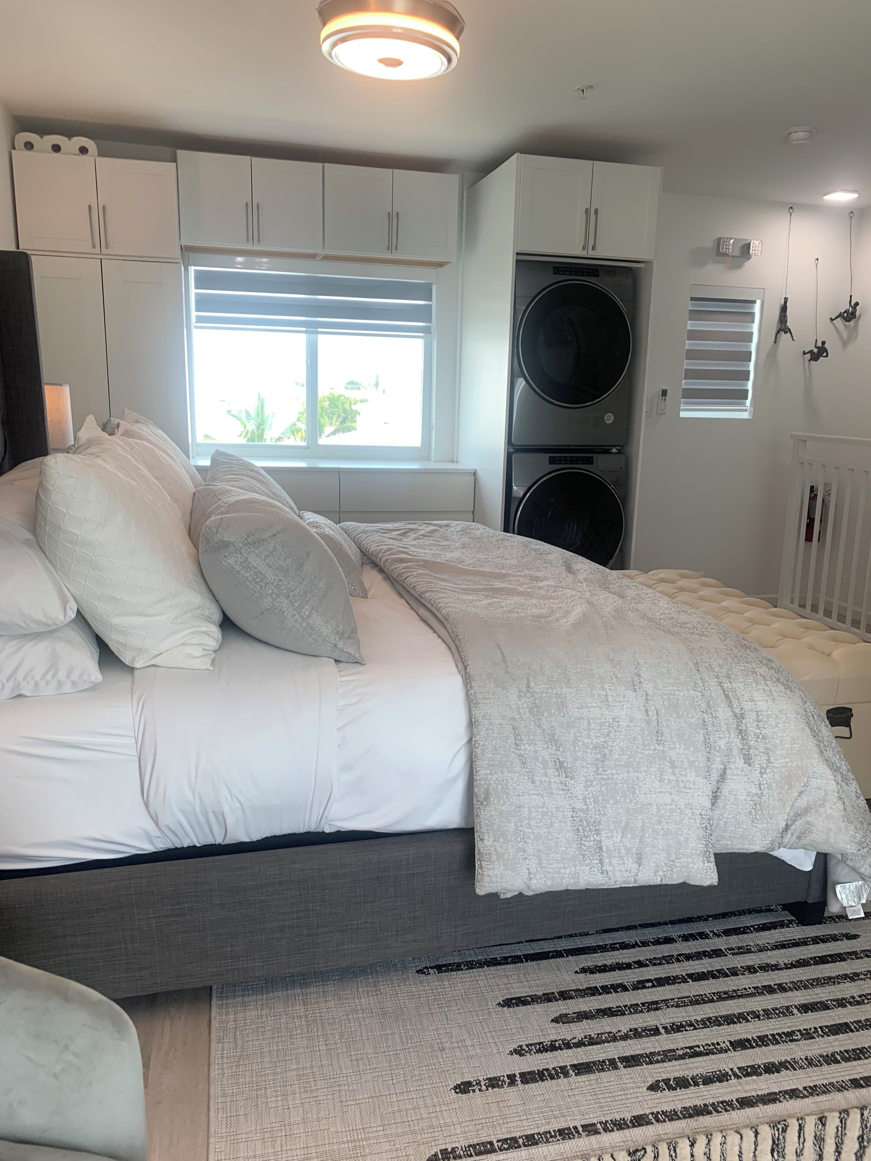 1 bedroom, Egyptian cotton sheets, premium bedding, pillowtop beds