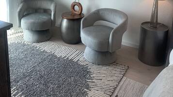 1 bedroom, Egyptian cotton sheets, premium bedding, pillow-top beds