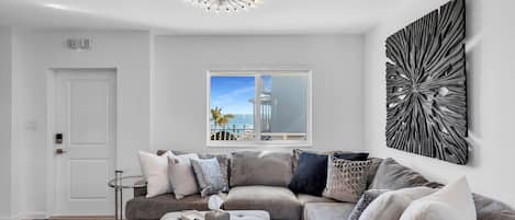 Flat-screen TV, table tennis