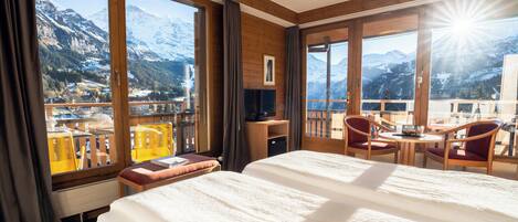 Panorama Jungfrau View Double with Balcony | Literie hypoallergénique, minibar, coffres-forts dans les chambres