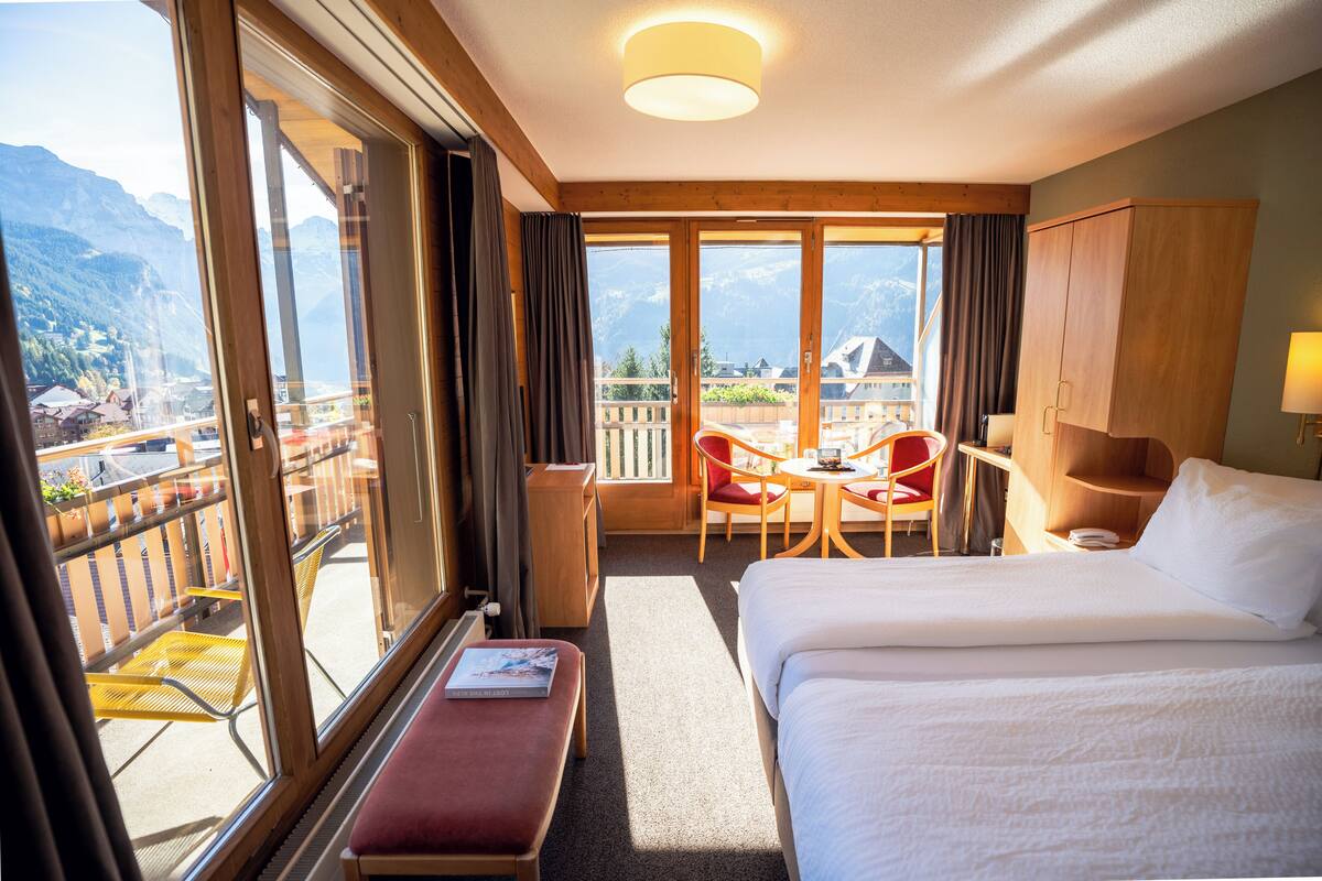 panorama double room with jungfrau view and balcony | hypo-allergenic bedding, minibar, in-room safe, desk