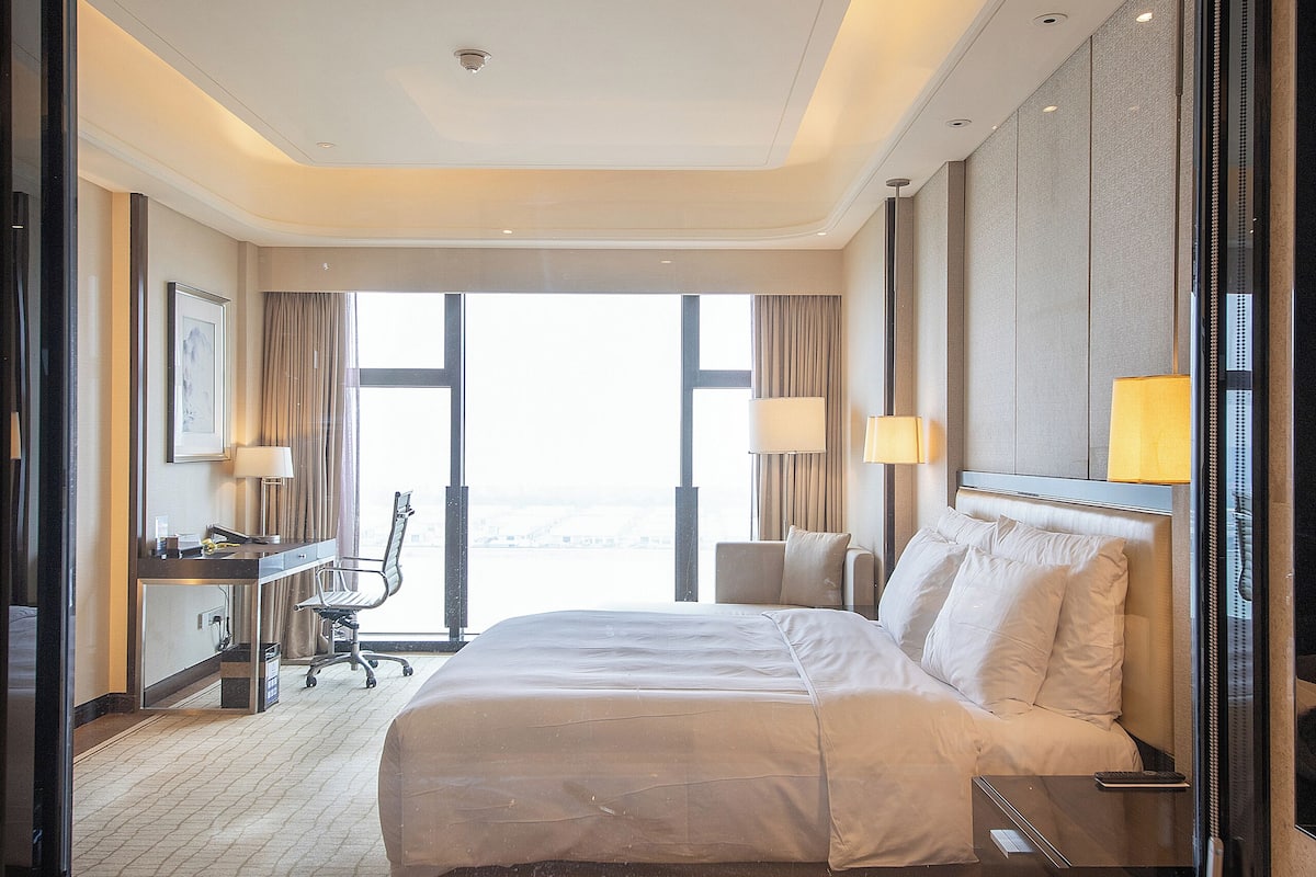 basic single room | living area | 42-inch lcd tv with satellite channels, tv